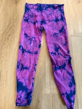 Tie-Dye High-Waist Leggings in Pink and Blue adult medium